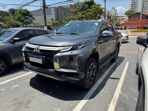 MITSUBISHI L200 TRITON 2.4 16V TURBO DIESEL SPORT HPE-S CD 4P 4X4 AUTOMÁTICO